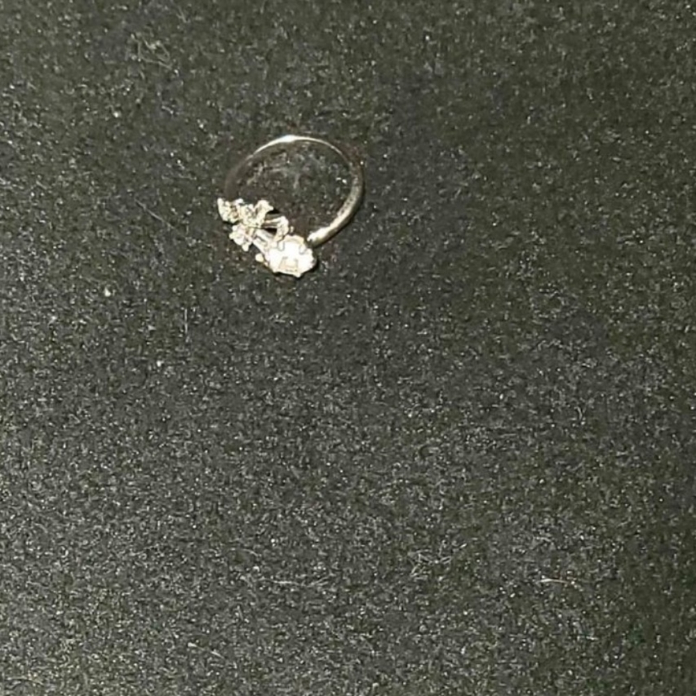 Silver Ring With diamonds